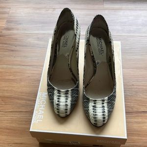 Michael Kors Flex Pump Black and White- Almost New